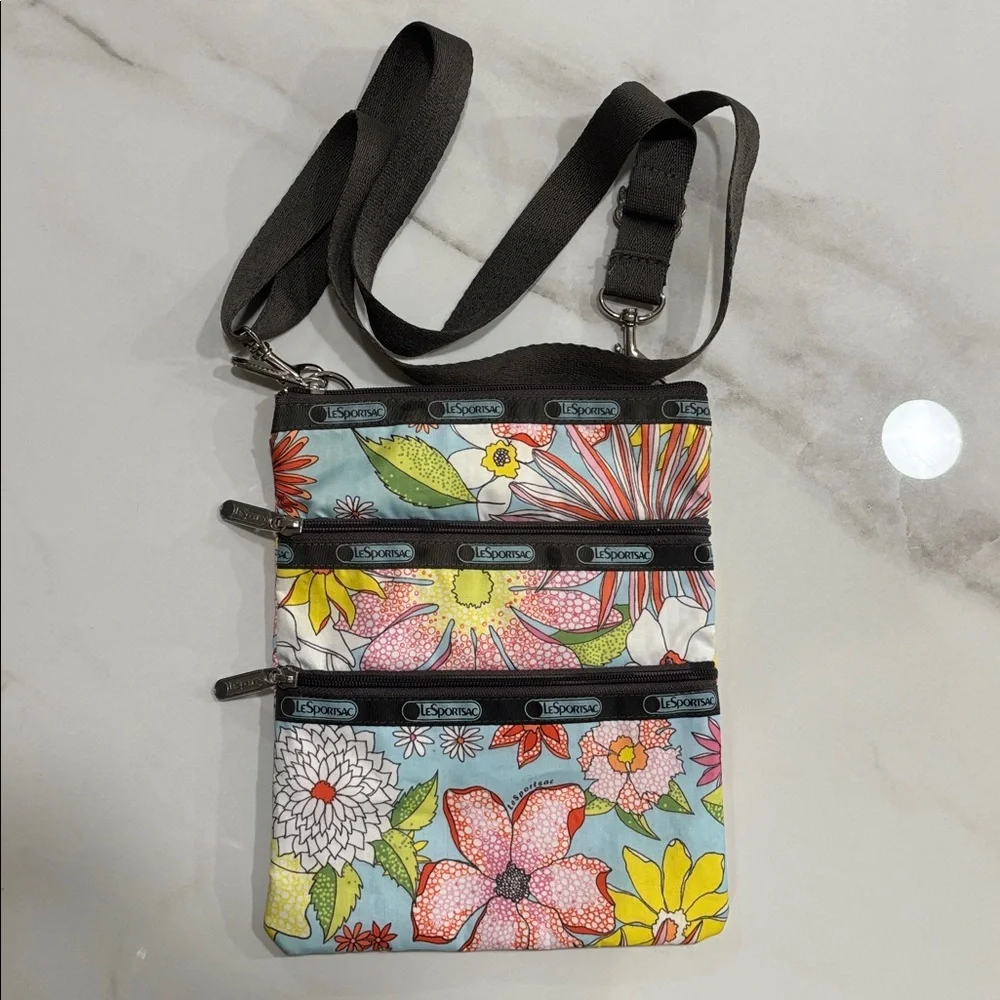 3/$20! LeSportsac Kasey 3-Zip Crossbody bag-Floral - Picture 1 of 4